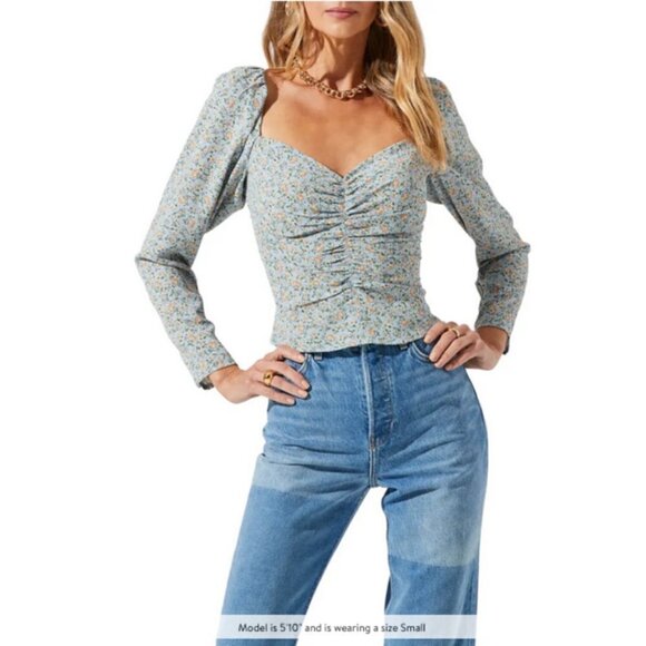 💕ASTR THE LABEL💕 Smocked Floral Print Top ~ Blue Peach Floral Medium M NWT - Picture 2 of 11